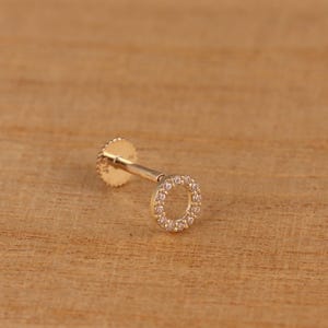 Echte 9 kt geelgouden CZ open cirkel, 5 mm diameter kraakbeen/helix/bovenste oor schroef achterkant enkele stekers geschenkdoos - echt 9 kt goud