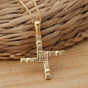 Cadena de collar con cruz celta de Santa Brígida bañada en oro amarillo sobre auténtica plata de ley 925 en caja de regalo