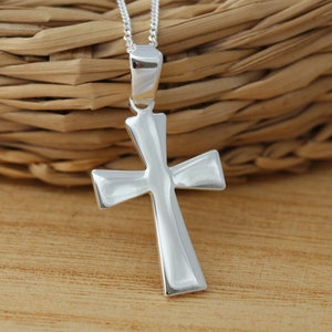 Solid 925 Sterling Silver Plain Cross Crucifix Pendant Necklace Curb Chain Gift Boxed