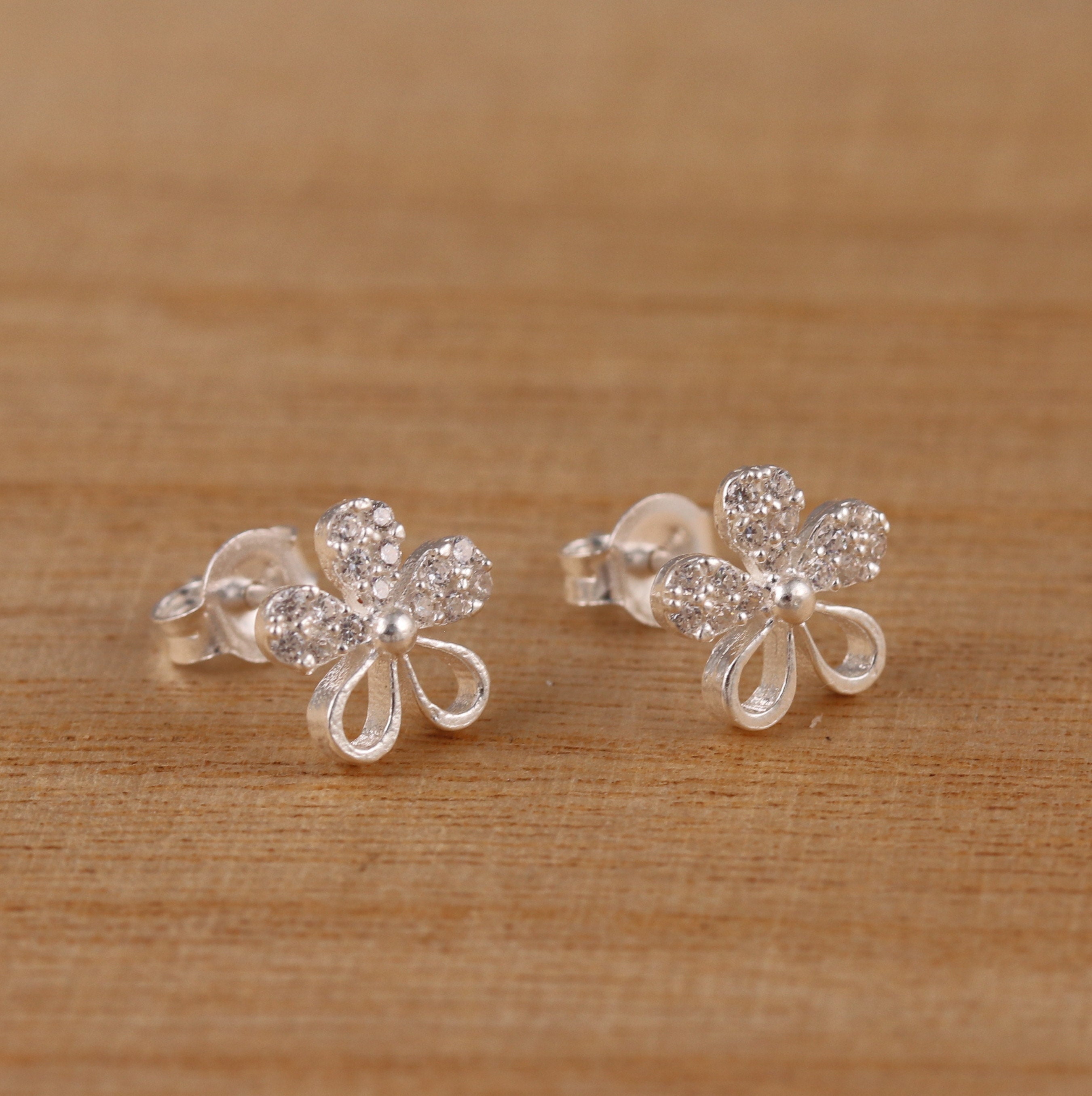 ☆ENGBROX☆ silver925 line flower cubic earring EBEA25014SV Solid 925 Sterling Silver Cubic Zirconia Flower Stud
