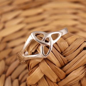 Solid 925 Sterling Silver Celtic Ring Trinity Knot Ring Triquetra Various Sizes J-T Celtic Jewellery Gift Boxed