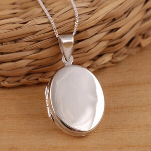 Solid 925 Sterling Silver Oval Photo Locket Pendant Necklace – Choice Of Chain Length