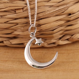 Solid 925 Sterling Silver Crescent Moon and Star Pendant Necklace Curb Chain 16-18 Inches Gift Boxed
