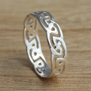 925 Sterling Silver Celtic Knot Band Ring - Gift Boxed