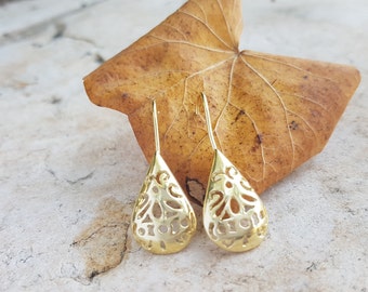 Gold dangle earrings, Gold filigree earrings