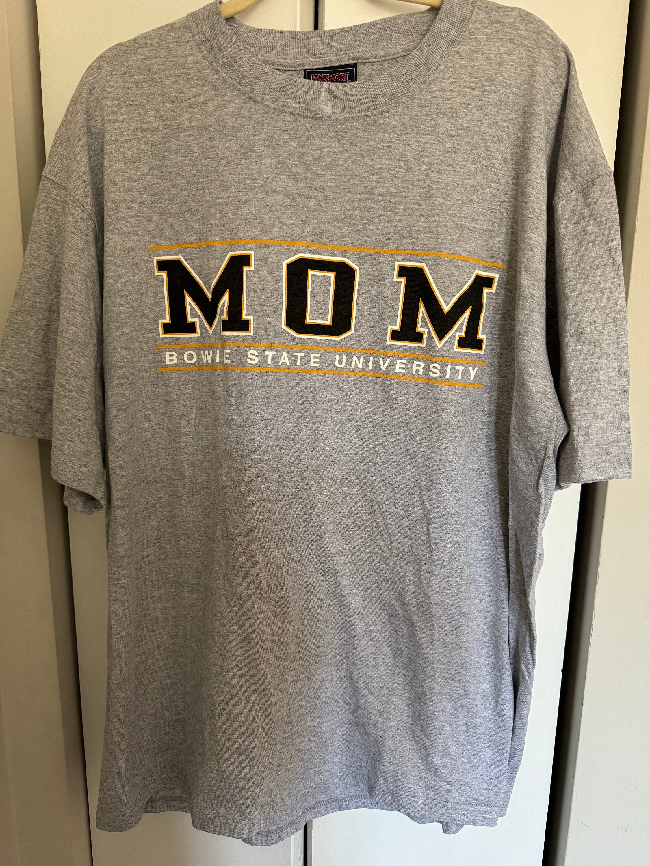 Vintage Jansport Bowie State University “Mom” T-Shirt