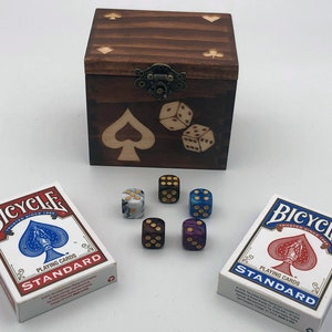 Dekorative Spielkarte und Würfelbox - Selbstgemacht
