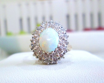 1970's Heavy 18ct White Gold Natural Oval Cabochon Opal & Round Brilliant Cut Diamond Cluster Halo Ring Size O US 7 18k
