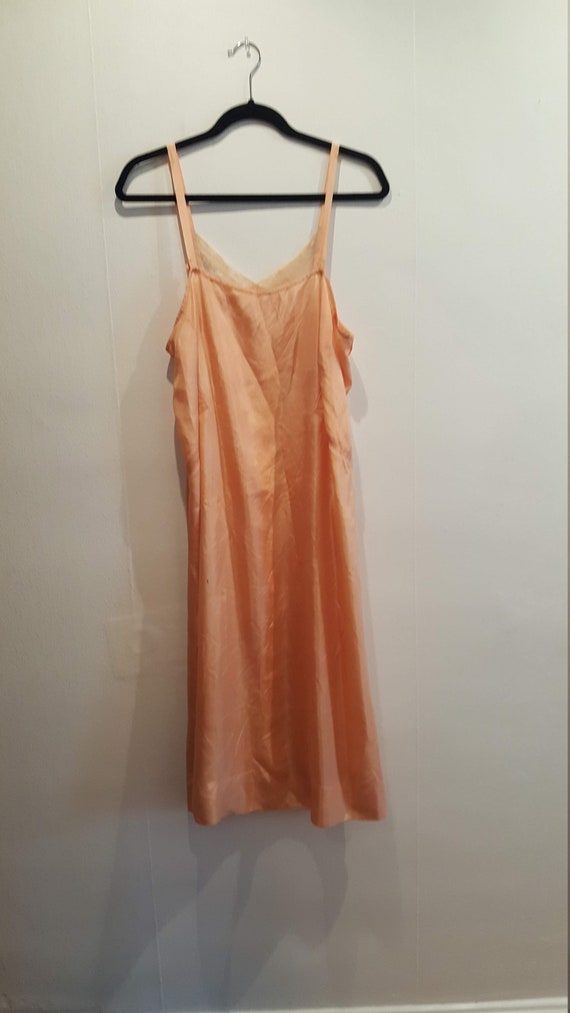 Vintage 1930s/40s Peach Lace Slip