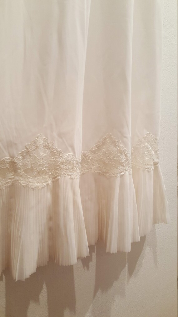 Vintage 1950s/60s White Lace Ruffle Half-Slip