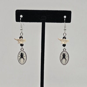 Spider charm snake bone earrings, real bone jewelry, snake vertebrae accessories, dark cottagecore, vulture culture earrings