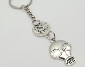 Gas mask pentagram keychain, cyberpunk gift, goth gas mask accessories, goth purse charm, silver gas mask phone charm