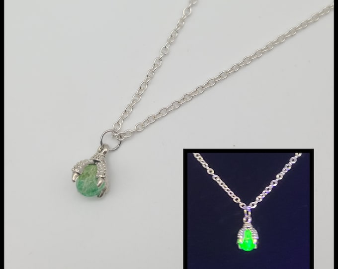 Claw uranium glass crackle bead necklace