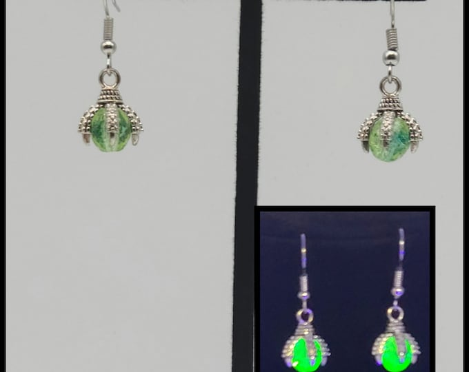 Claw uranium glass crackle bead earrings
