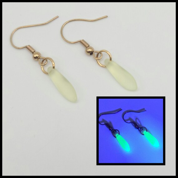 Gold frosted glass teardrop uranium earrings