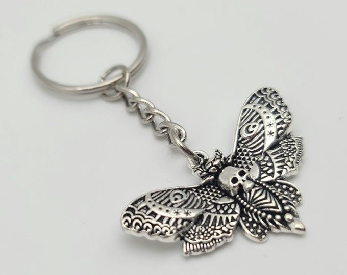 Deaths head hawkmoth keychain