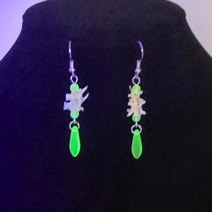 Snake vertebrae and uranium glass dangle earrings, victorian steampunk gift, UV beads, blacklight jewelry, oddity earrings, real bone image 5