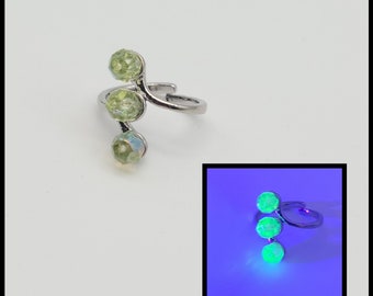 Uranium glass 3 gem ring
