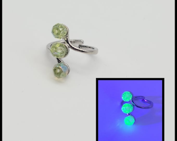 Uranium glass 3 gem ring