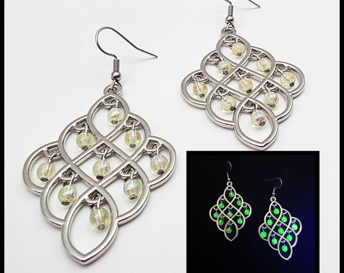 Waffle shaped uranium glass beaded earrings