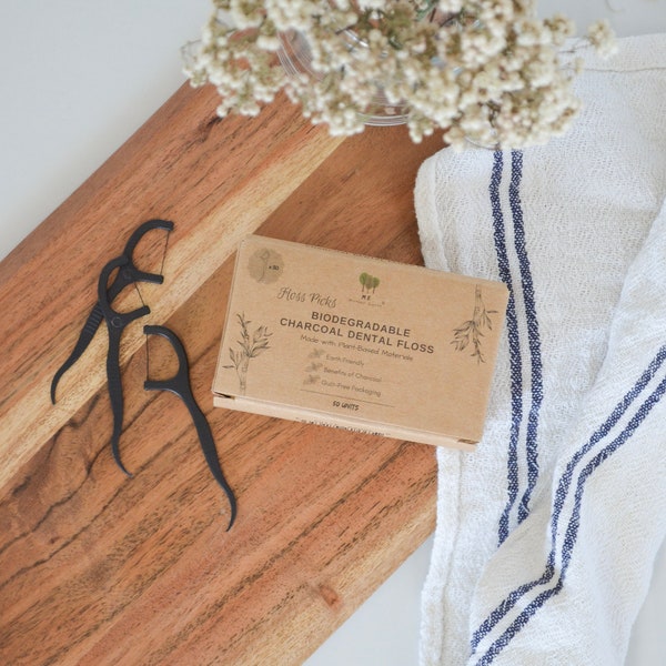 Cure-fil dentaire au charbon biodégradable