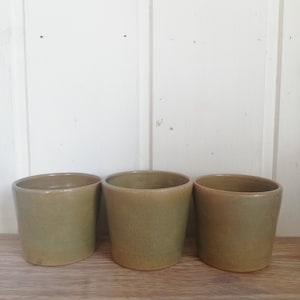 Green & tan ceramic tumbler beaker