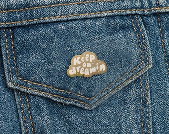 Spilla smaltata Dreamy Cloud: spilla da bavero kawaii pastello - placcata in oro