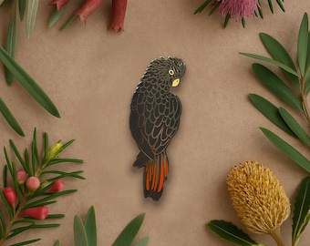 Spilla smaltata con cacatua nero – Distintivo da bavero con uccello australiano – Accessorio in smalto duro dorato