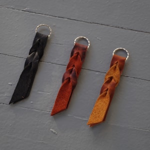 Braided keychain/key fob. Blood knot keychain handmade in the USA. Great accessory for your keys. Great holiday stocking stuffer.