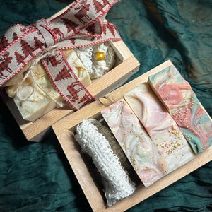 Gift Set, Soap Sampler, Holiday, (3) 5 oz Handmade Bar Soaps with one (1) natural Sisal soap bag