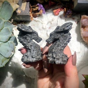 ONE Yooperlite Dragon Head Carving, UV Reactive Yooperlite, Crystal Dragon Head, Yooperlite Dragon, UV Reactive Crystals, Dragon Crystal