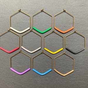 Set di 10 etichette per calici da vino a forma esagonale bicolore / Ciondoli per vino / Identificatori per vino / Ciondoli Martini / Ottone grezzo