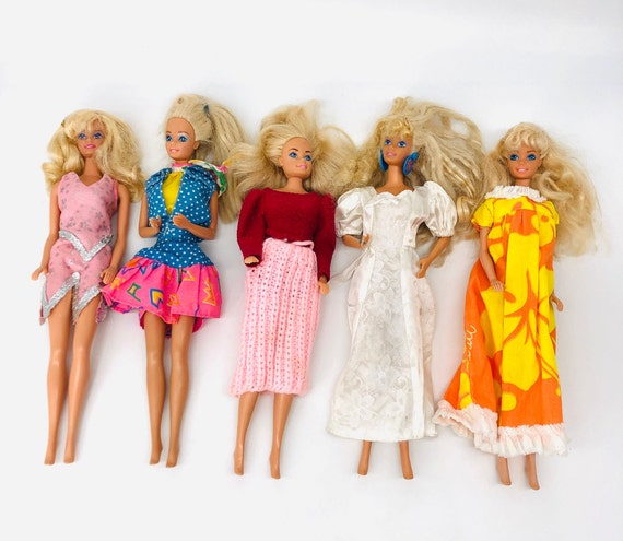 Barbie vintage che indossano abiti originali, venduti