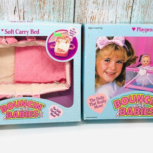 Vintage Galoob Bouncin &#39;Baby-Accessoires: Tragebett & Spielstift (MIB, keine Puppe enthalten)