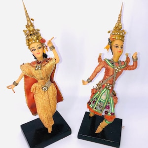 タイ伝統衣装のアートフィギュア　舞踏人形 ヴィンテージのタイの踊り人形：職人による民芸品のカップル、民族衣装