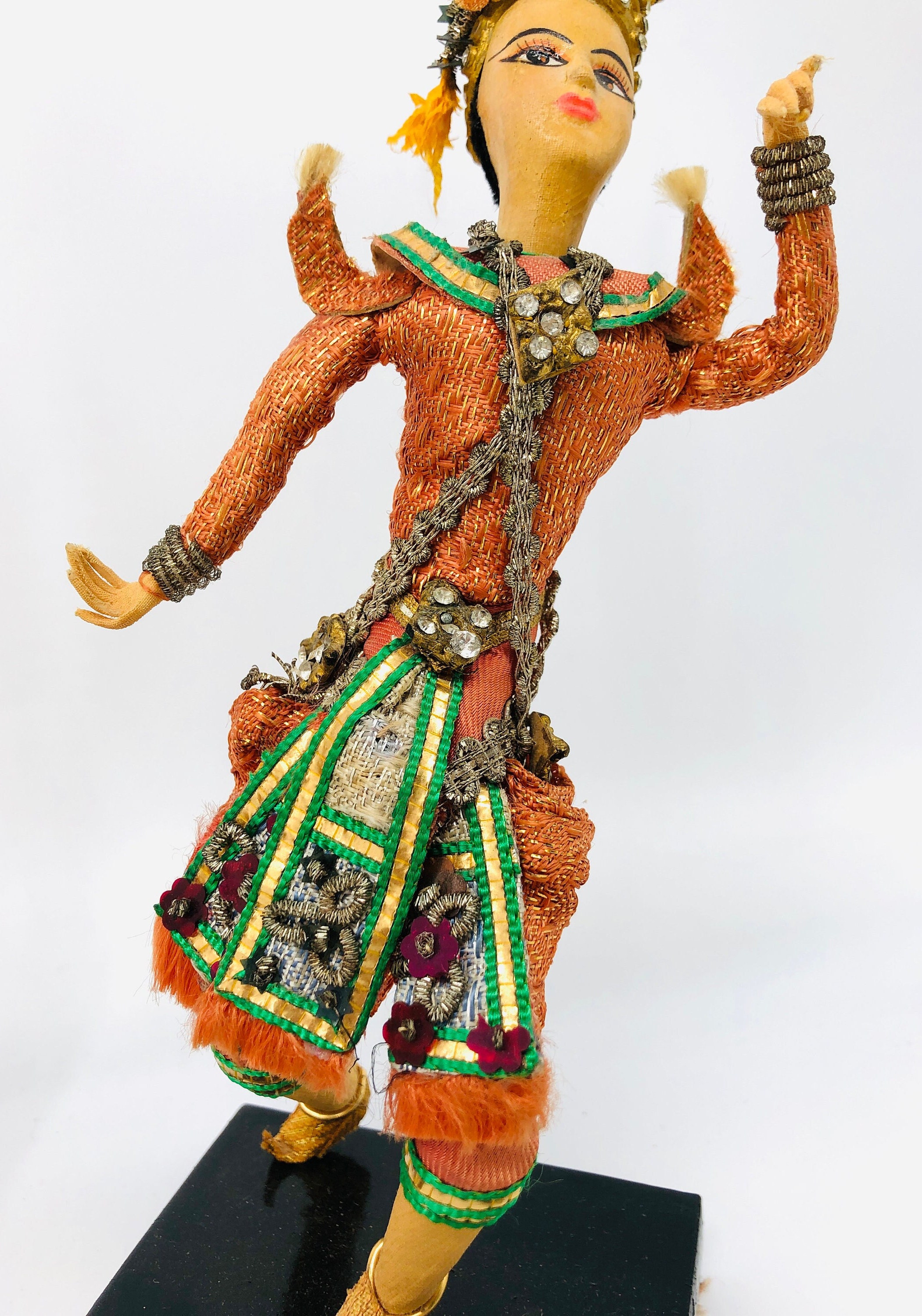 ヴィンテージのタイのダンス人形：職人による民芸品のカップル、民族