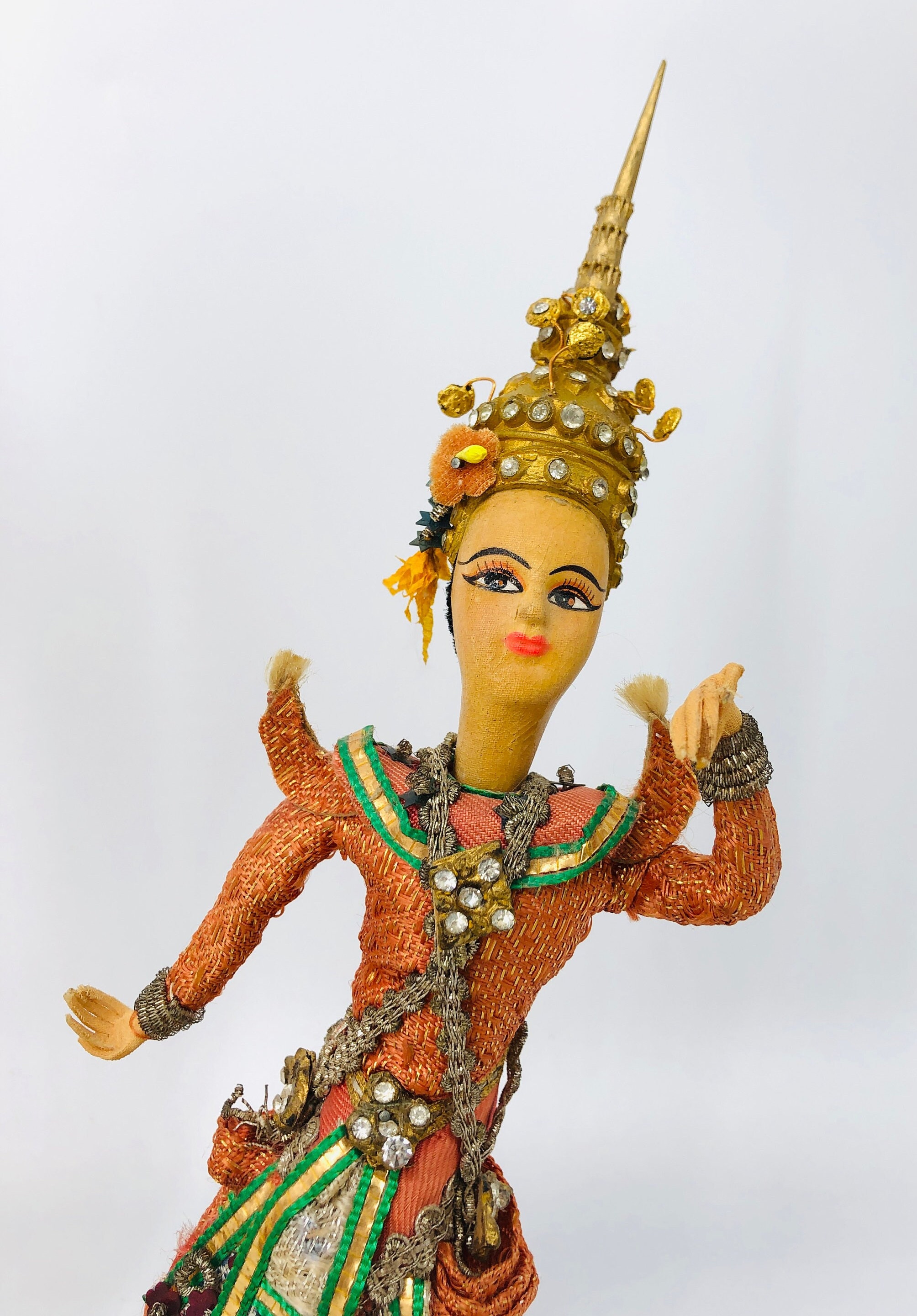 ヴィンテージのタイのダンス人形：職人による民芸品のカップル、民族