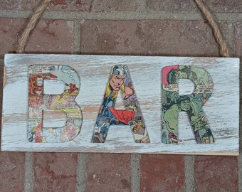 Letrero de bar de superhéroe: elige tu personaje, decoración del hogar de superhéroes, letrero de tablón rústico, bar de Marvel Avengers, decoración del hogar geek, cueva de hombre