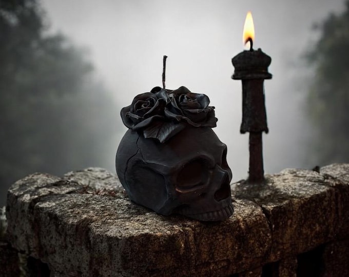 Black Gothic Skull Candle with Roses – Dark Aesthetic Home Decor, Halloween Decor, Spooky Gift, Handmade Candle, Goth candle