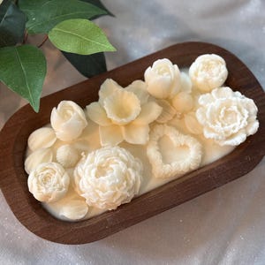 Floral Dough Bowl Candle, Floral candle bowl, Unique Home Decor Gift, Handcrafted Botanical candle, Mother’s Day gift, Valentine’s Day gift