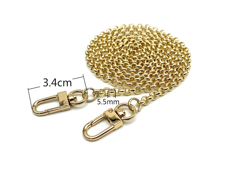 Op de afbeelding: Gouden ketting met twee 3,4 cm lange sluitingen. De ketting is 5,5 mm breed.