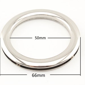 Può includere: Un anello in metallo argentato con un diametro interno di 50 mm e un diametro esterno di 66 mm.