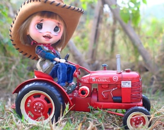 In stock 1/6 Scale farm tractor for Blythe Doll Barbie momoko Qbaby 1:6 doll metal farm tractor BJD 12'' action figure 1/6 scale Phicen