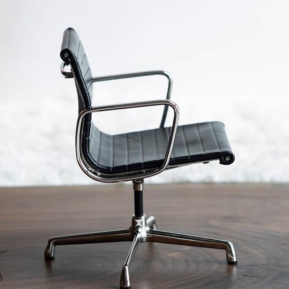 ☆【1/6 ミニチュアデスク、チェア】 ミニデスクチェア ミニチュアドールハウス家具アクセサリー 1⁄12スケール 木製ドールハウス ライティングデスクチェアセット レトロミニチュアデスク  部屋の装飾用 A