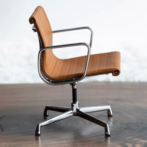 ☆【1/6 ミニチュアデスク、チェア】 ミニデスクチェア ミニチュアドールハウス家具アクセサリー 1⁄12スケール 木製ドールハウス ライティングデスクチェアセット レトロミニチュアデスク  部屋の装飾用 A