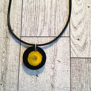 Yellow Flower Round Necklace