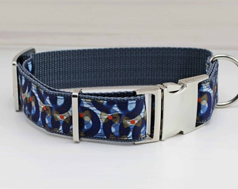 Dog collar with pattern, abstract, dark blue and light blue, webbing in gray, waves, circles, grid, noble, collar, dog, pet