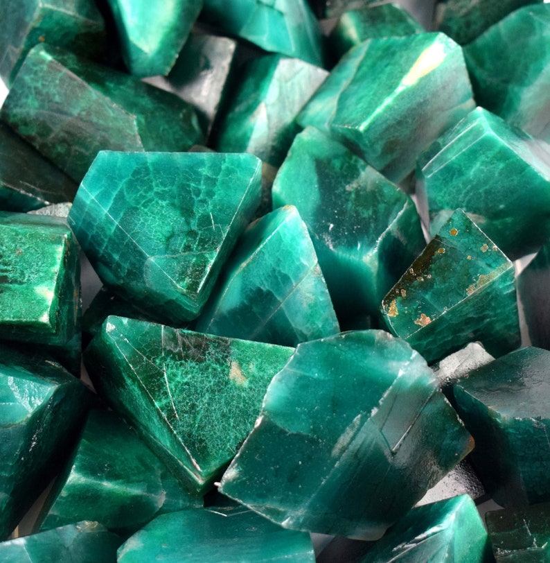 Natural 1000 Carat Brazilian Green Emerald Facet Gemstone Polished Rough Specimen Lot