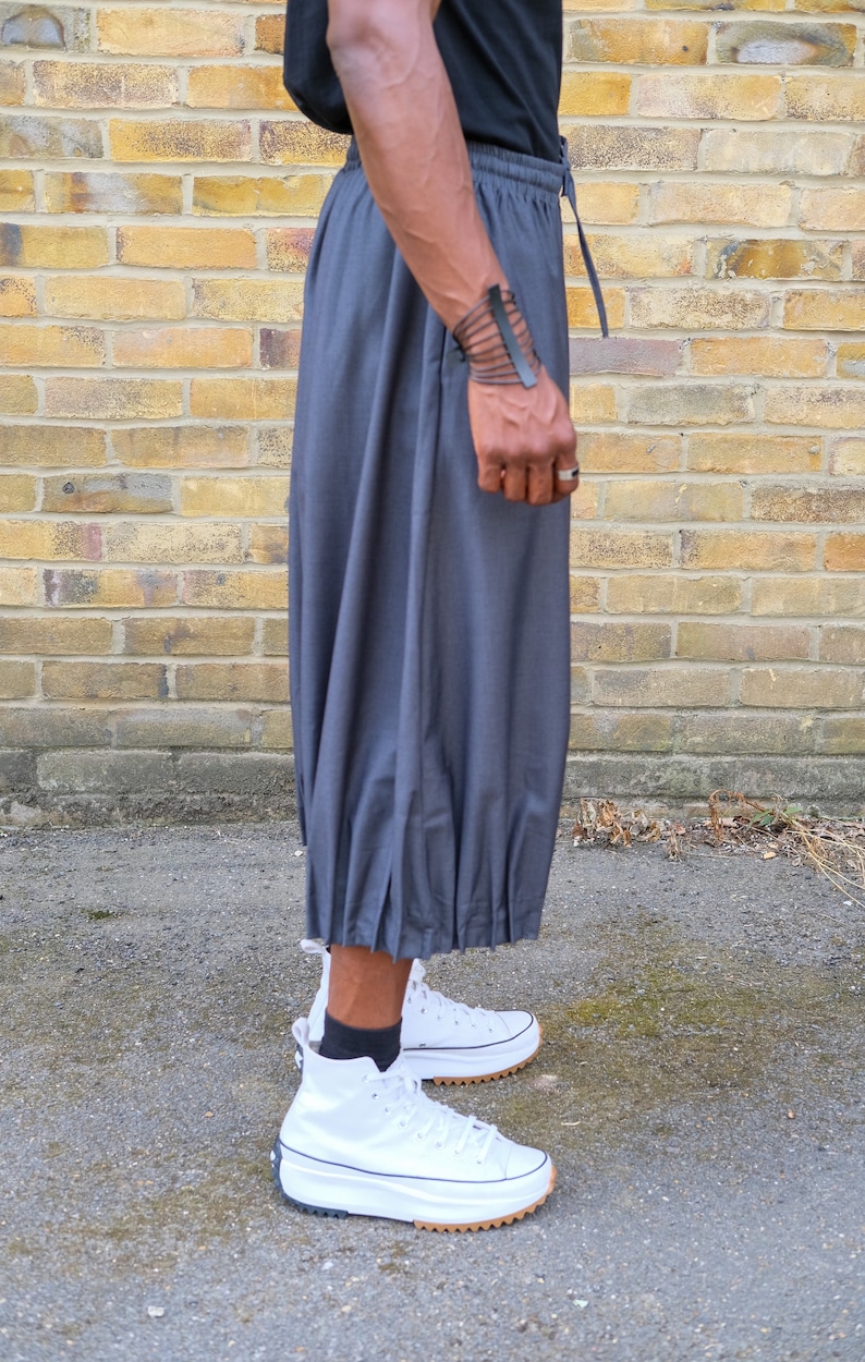 Back in stock Only 4 available Lantern trousers image 10