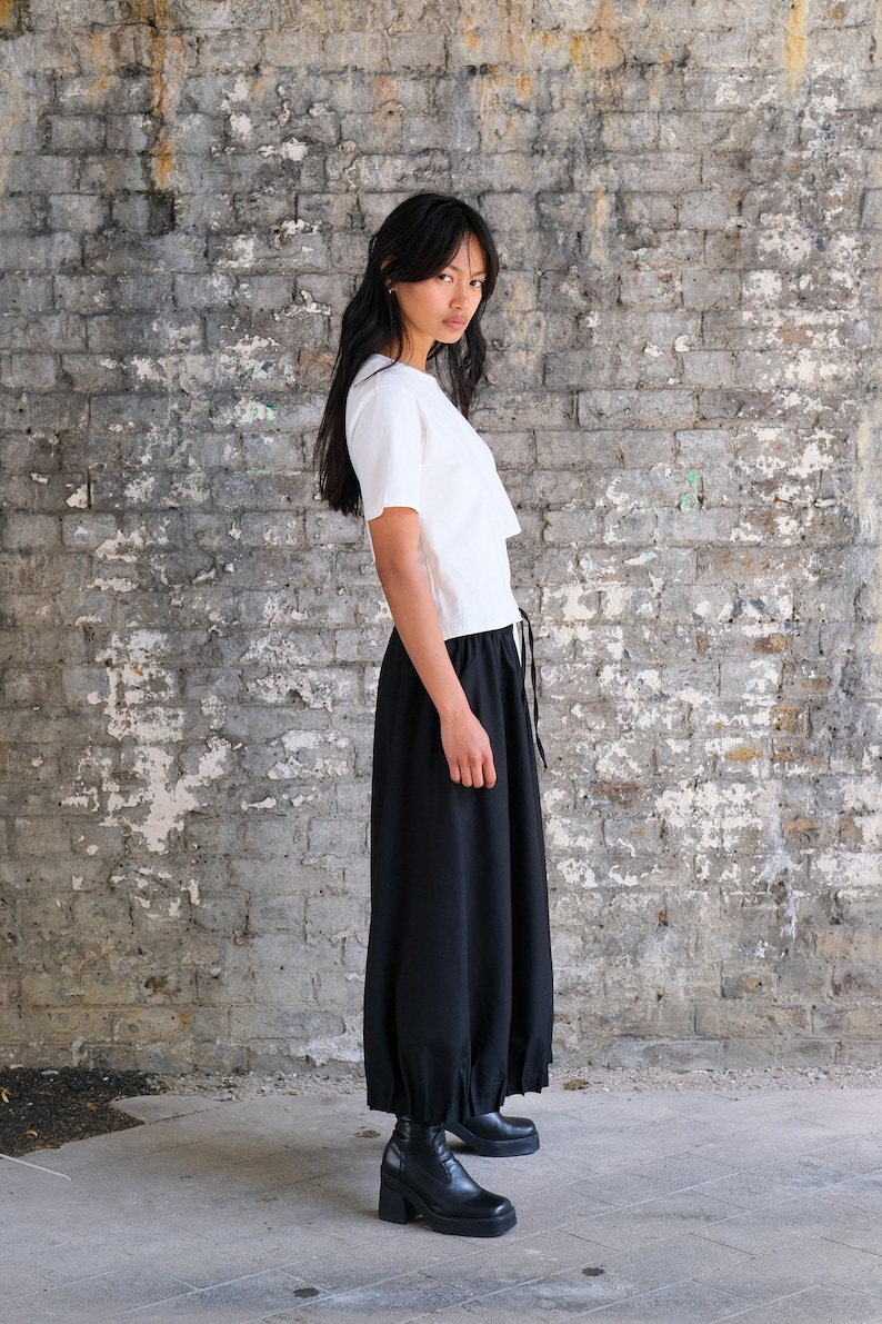 Back in stock Only 4 available Lantern trousers image 2